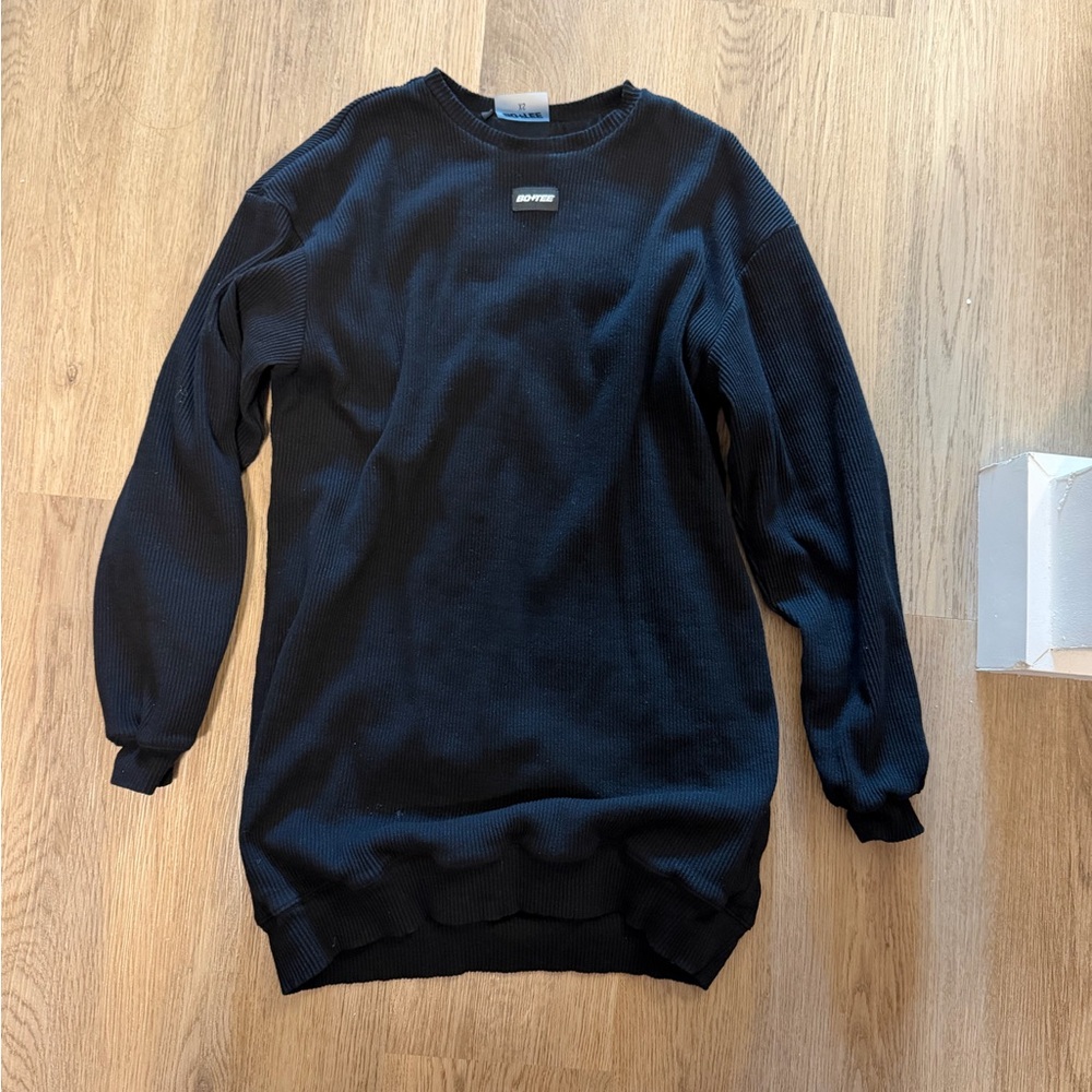 Black sweatshirt